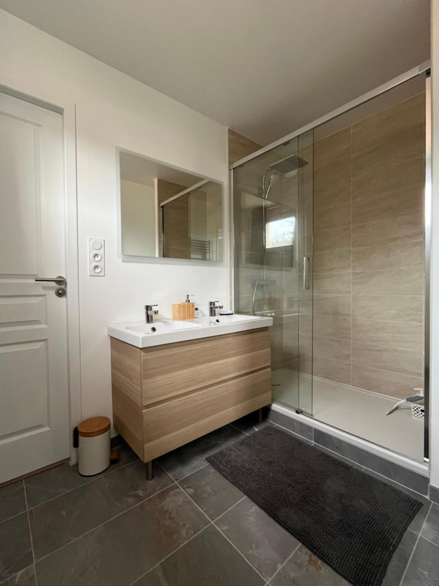 Appartement Cosy Et Confortable Saint-Genis-Laval Eksteriør billede